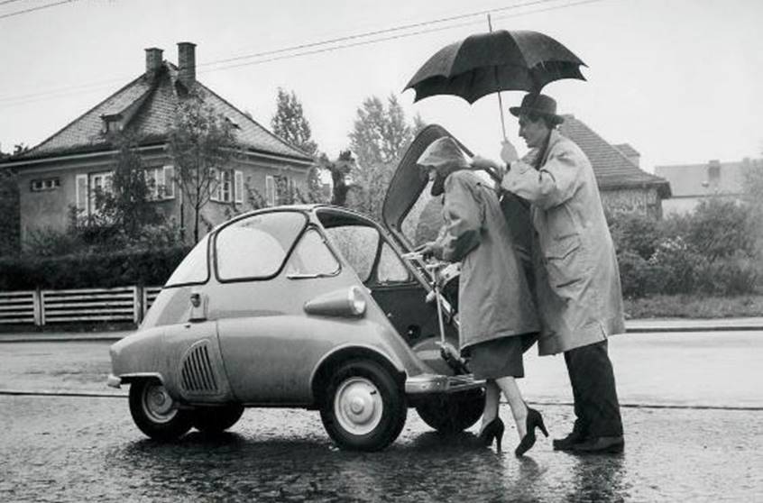 r/TheWayWeWere - A couple gets into their BMW Isetta through the front door, 1950s